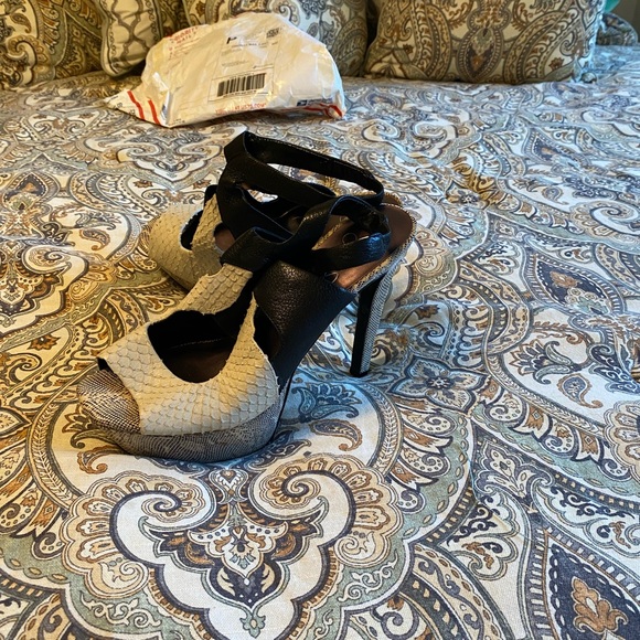 Jessica Simpson - Picture 3 of 4